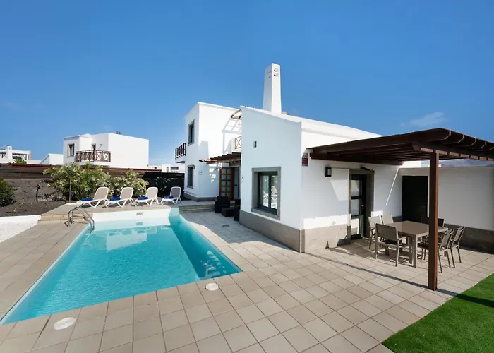 Camelot Holiday Homes By Livvo